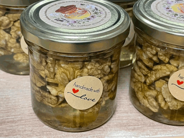 Vlašské ořechy v akátovém medu 170g