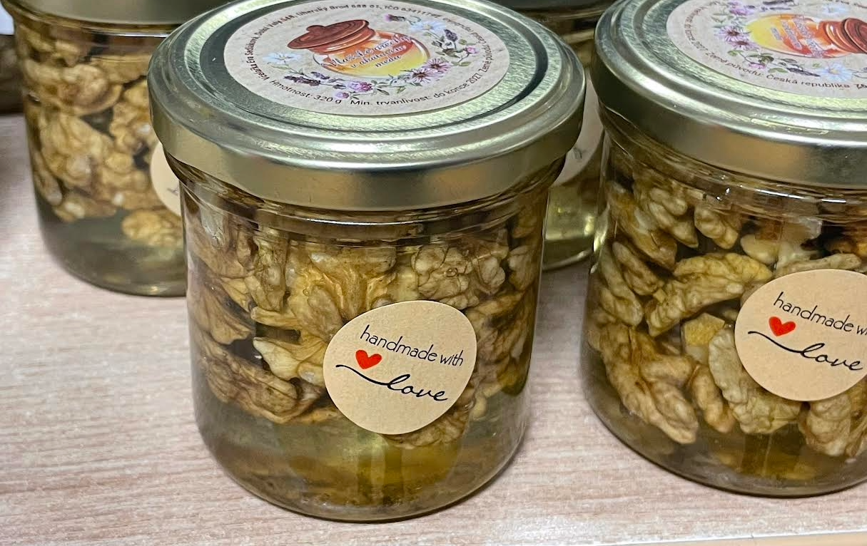 Vlašské ořechy v akátovém medu 170g