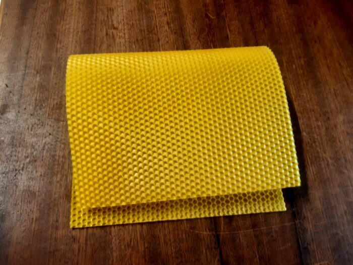 Mezistěny z vlastního včelího vosku - válcované 1kg - Obrázek 3