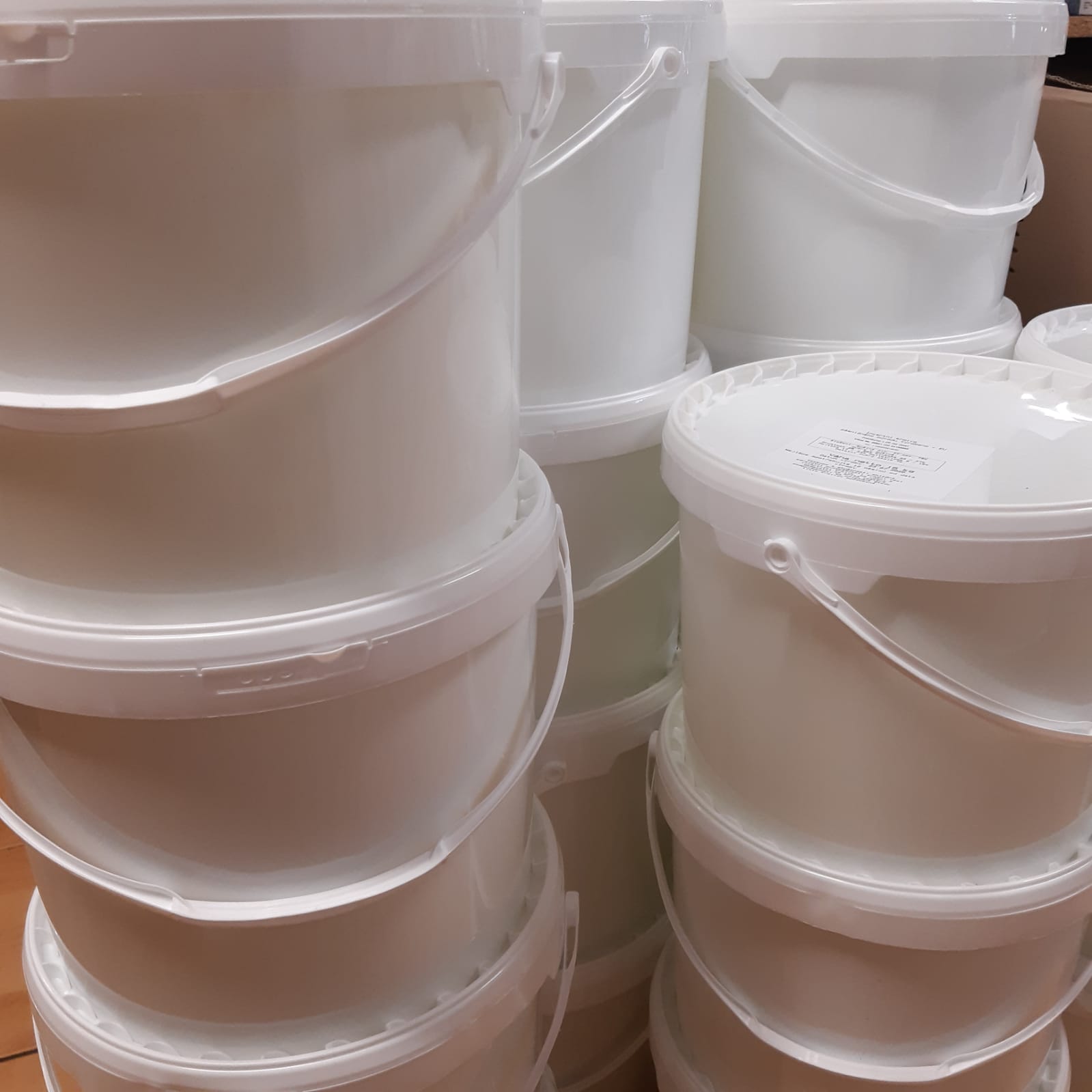 1b78ea34-7e41-4484-92dd-af270dfe4b6e.jpg Happyfood invertní krmivo 15kg - Obrázek 1