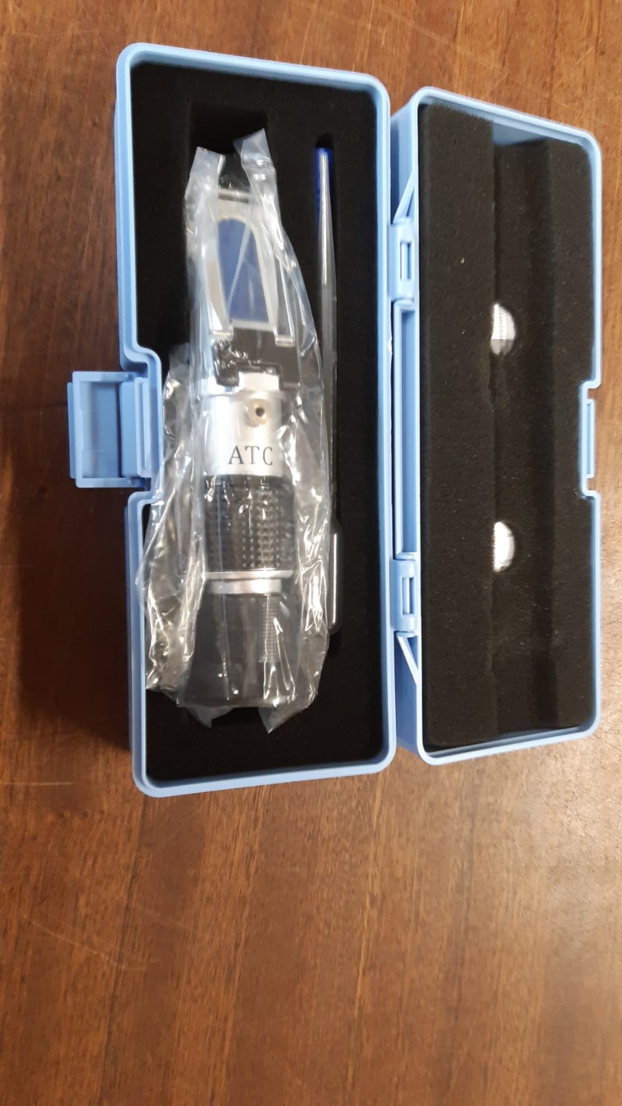 4c53e527-a249-40c1-a2e5-fee235d1e49d.jpg Refraktometr na med - Obrázek 1