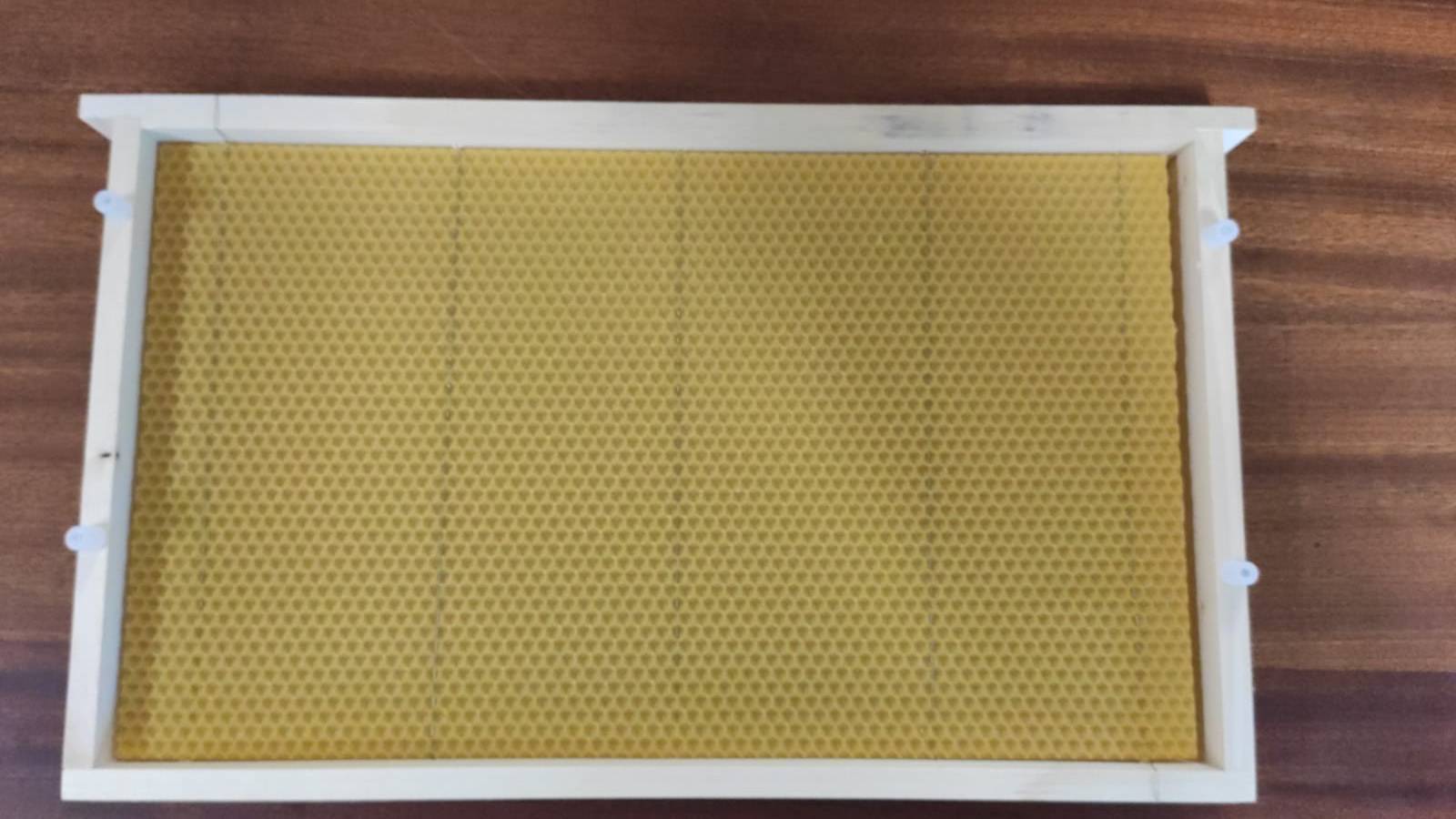 768ef2f1-8162-47e2-b72a-cb519c46fbd5-e1598881493731.jpg Rámek sbitý nadrátkovaný s mezistěnou 39x24 - Obrázek 1