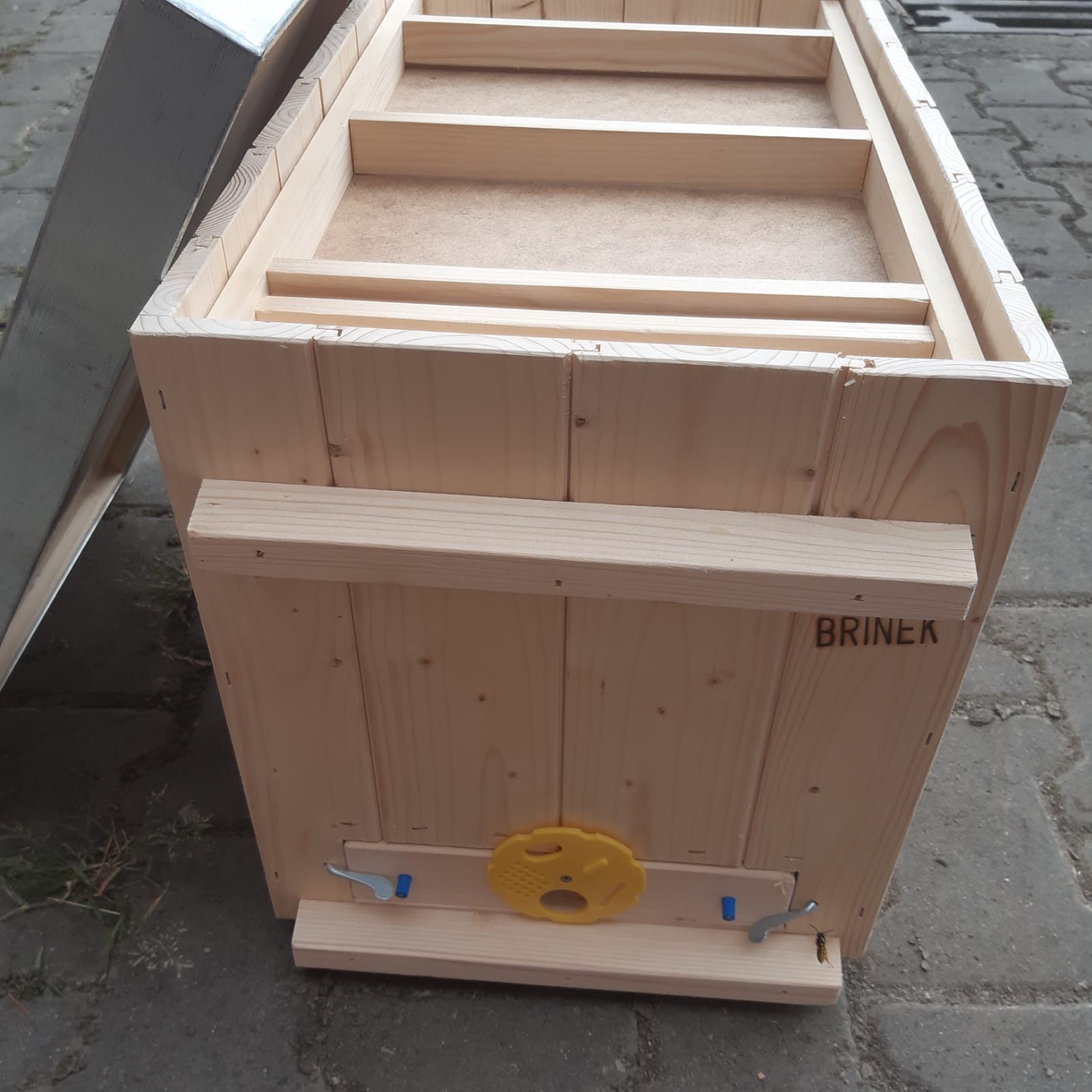 8ed0e2bf-4cd1-4de1-b83a-406a7e0813c6.jpg Plemenáček -6 rámkový - Obrázek 1