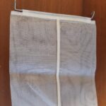 Sáček na vytáčení voští a víček do medometu