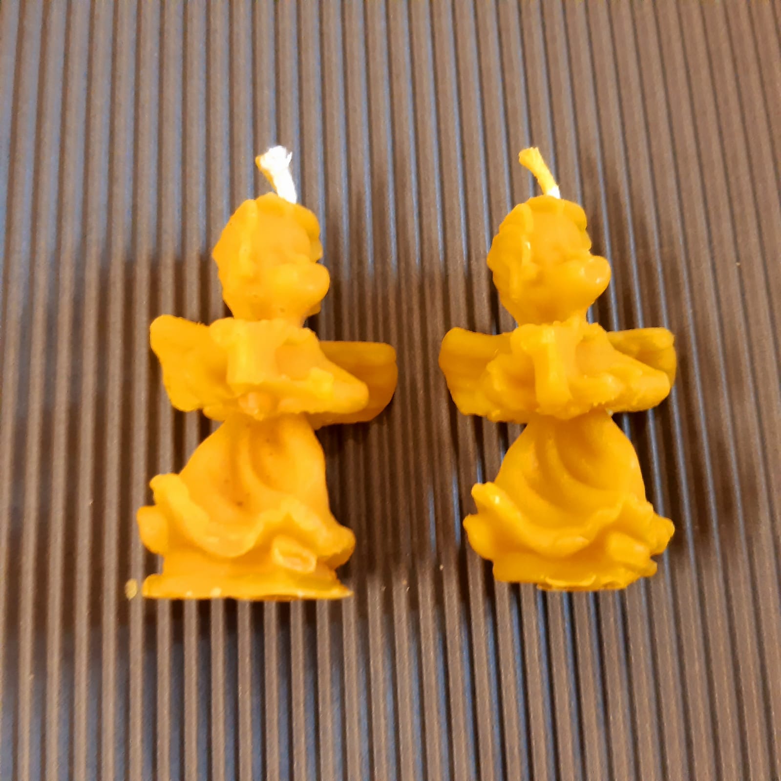 WhatsApp-Image-2020-11-16-at-15.37.35.jpeg Svíčka z včelího vosku- andílek - Obrázek 1