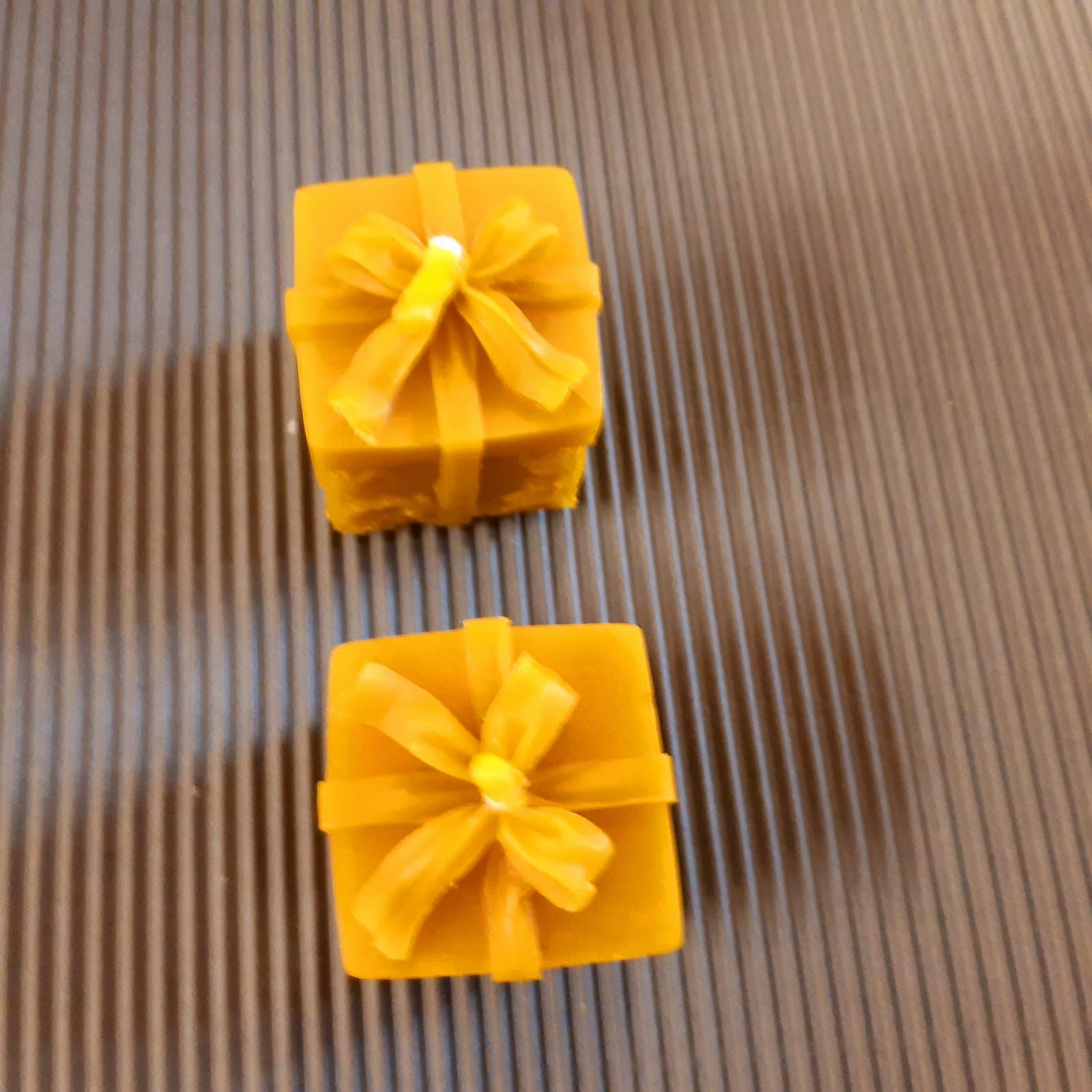 WhatsApp-Image-2020-11-16-at-15.37.39.jpeg Svíčka z včelího vosku-dáreček - Obrázek 1