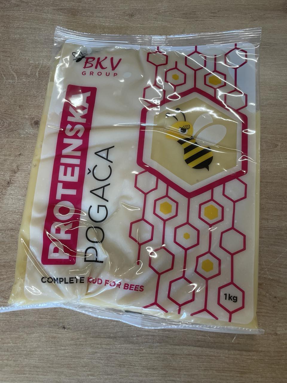 testo.jpg Proteinové krmné těsto pro včely 1 kg - Obrázek 1